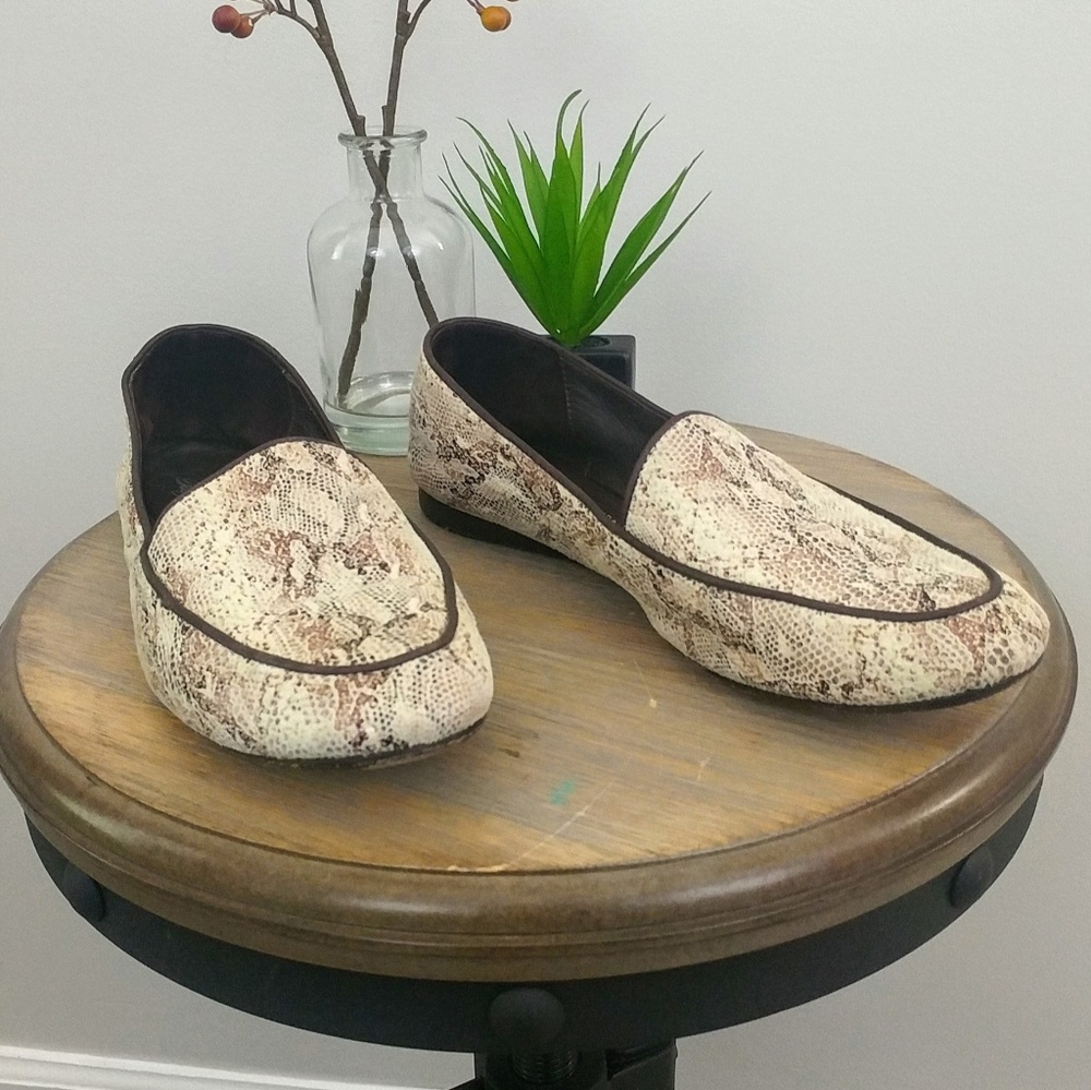Donald J Pliner Denny Snakeskin Loafers. B74